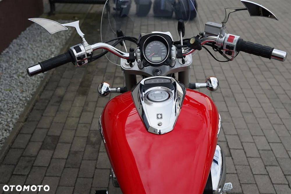 Suzuki Intruder - 14
