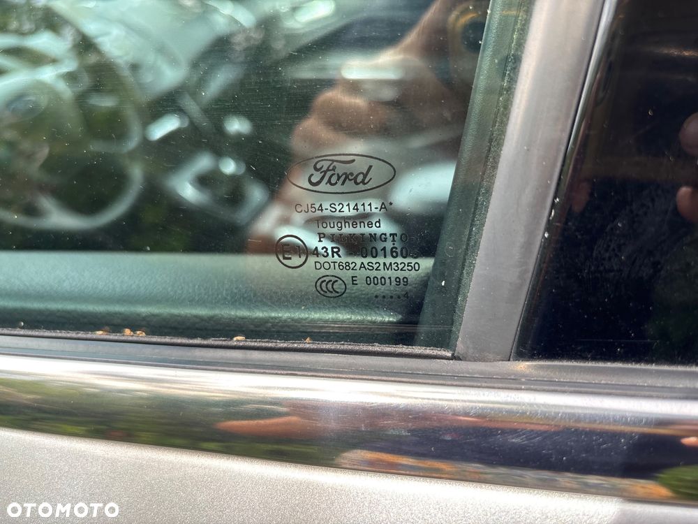 Ford Kuga 2.0 TDCi 2x4 Titanium - 30