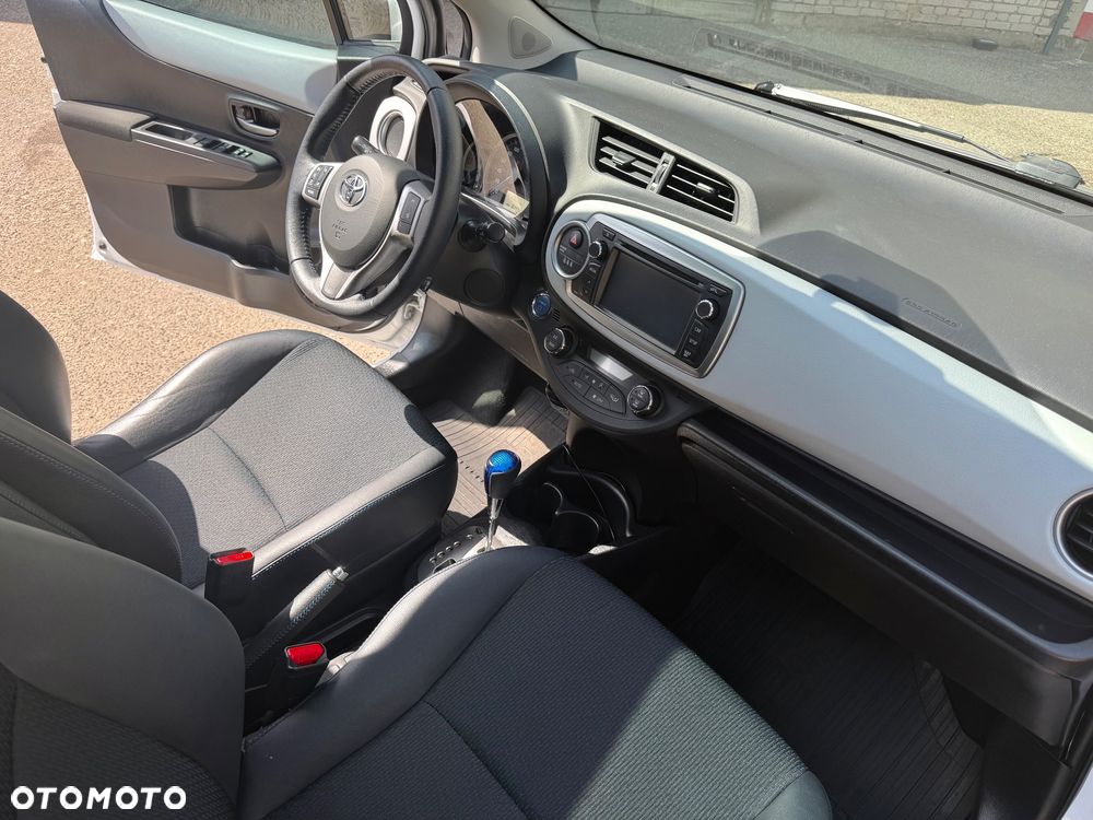 Toyota Yaris Hybrid 100 Dynamic - 8