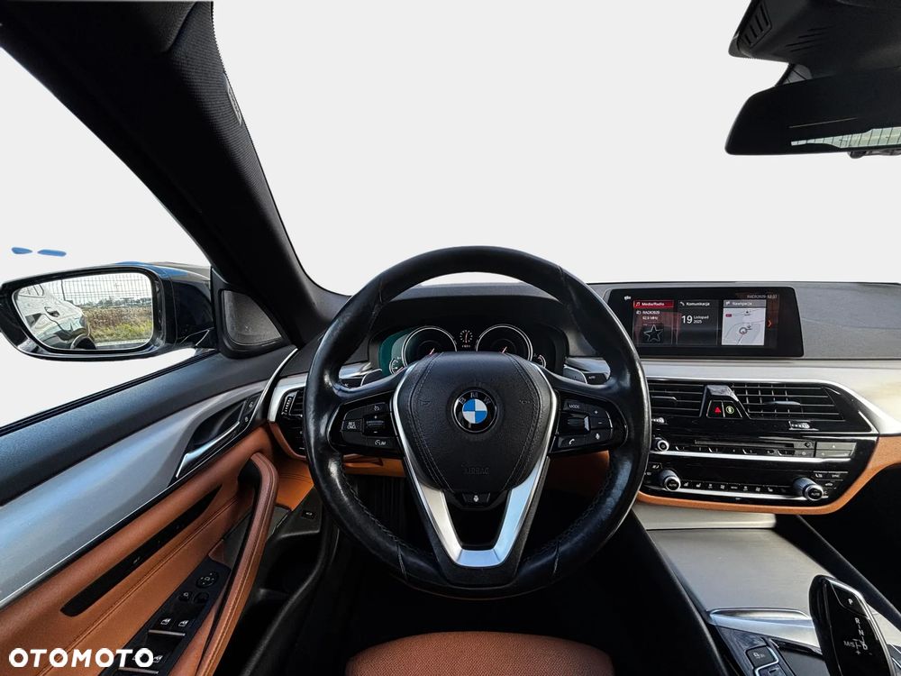 BMW Seria 5 530i GPF xDrive Sport Line sport - 10