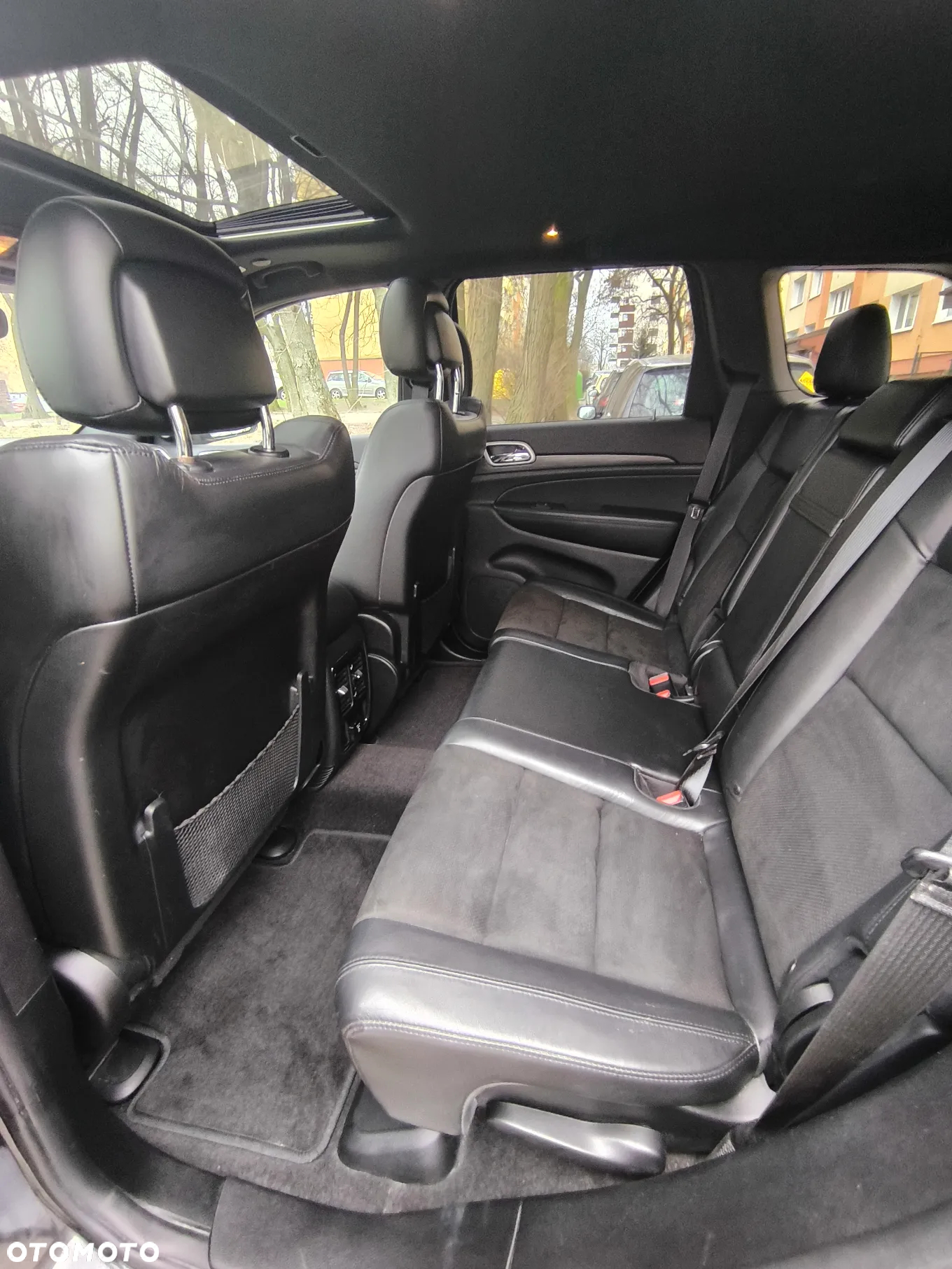 Jeep Grand Cherokee - 22