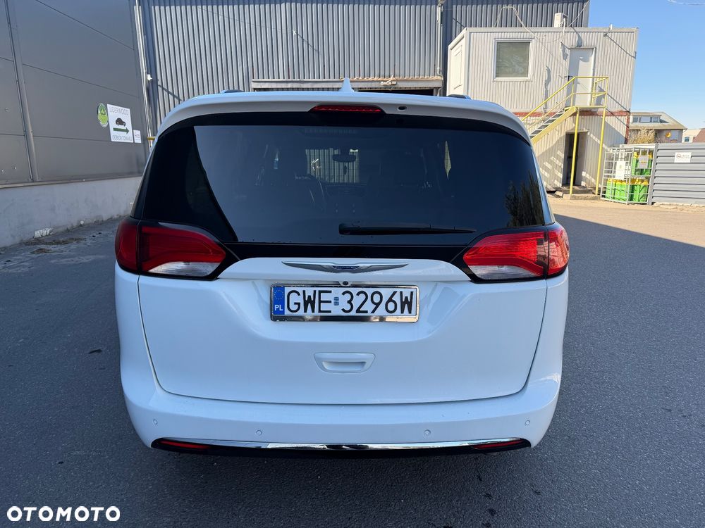 Chrysler Pacifica - 19