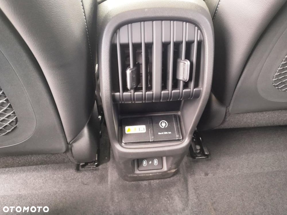 Hyundai Kona 65kWh Executive - 6