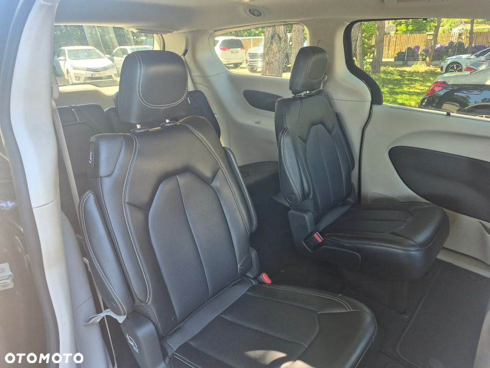 Chrysler Pacifica - 17