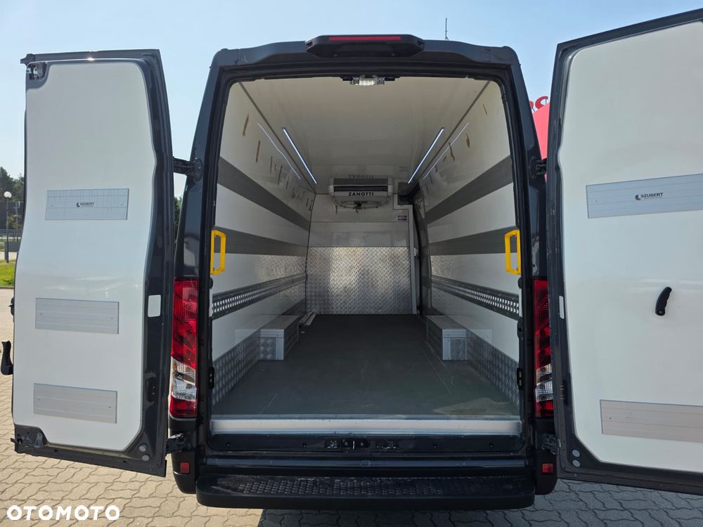 Iveco 35S18 Chłodnia Izoterma Furgon Maxi Izolowany Blaszak Krajowy 3l 180KM Ledy Nawigacja - 14