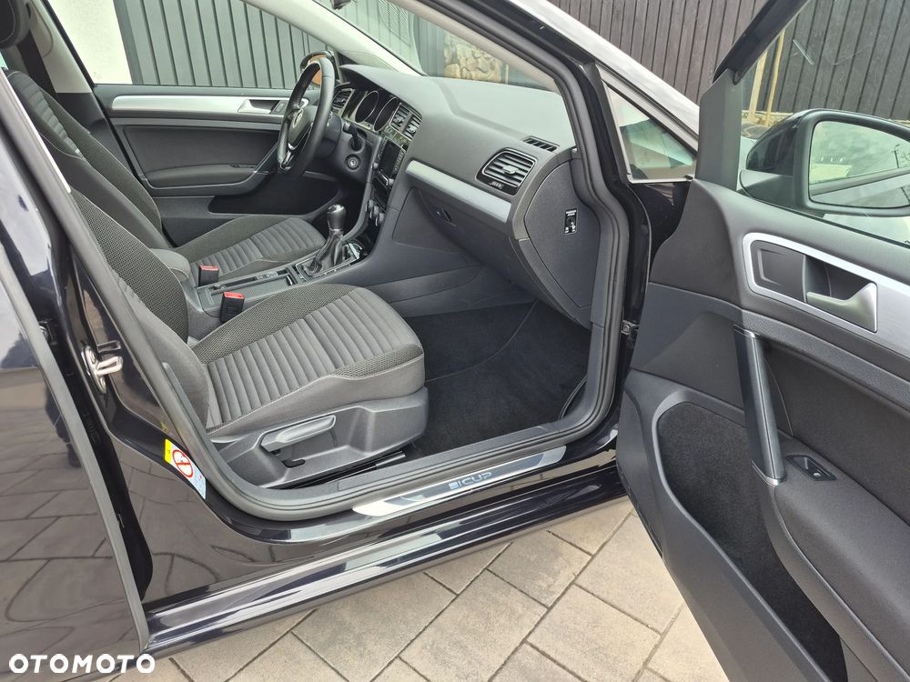 Volkswagen Golf - 30