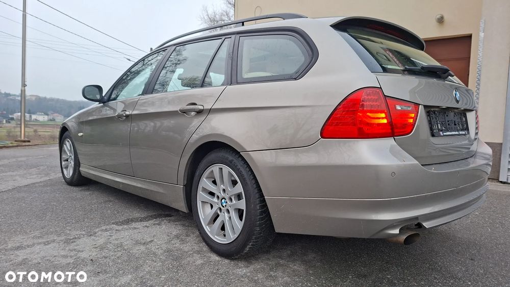 BMW Seria 3 318i Edition Exclusive - 32