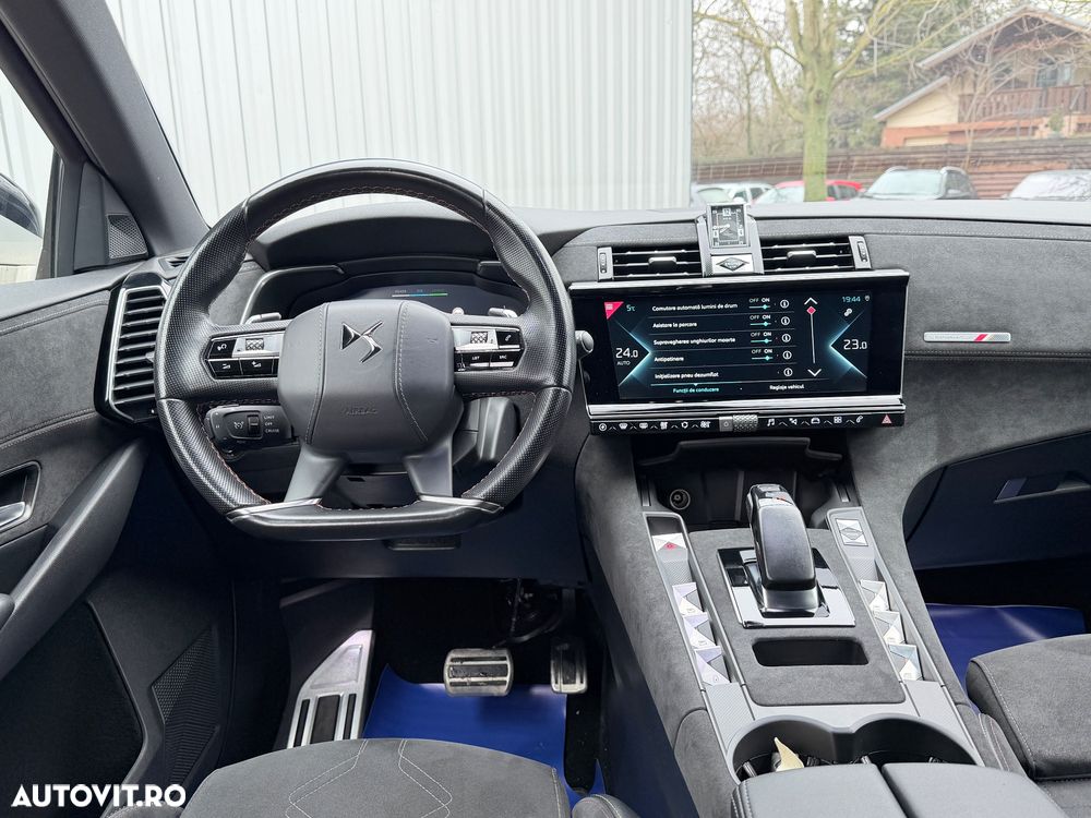 DS Automobiles DS 7 Crossback 1.6 PHeV AWD 300 EAT8 PERFORMANCE LINE + - 7