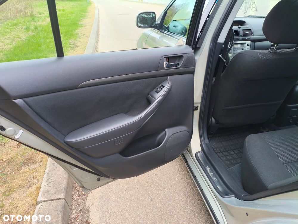Toyota Avensis 2.0 VVT-i Sol - 10
