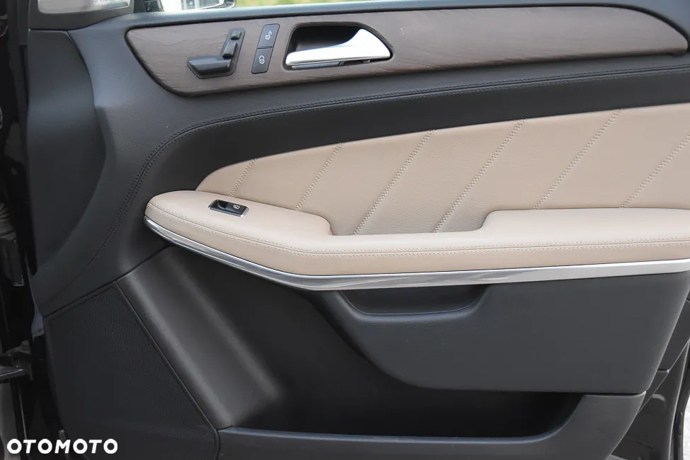 Mercedes-Benz GL 350 BlueTec 4-Matic - 23