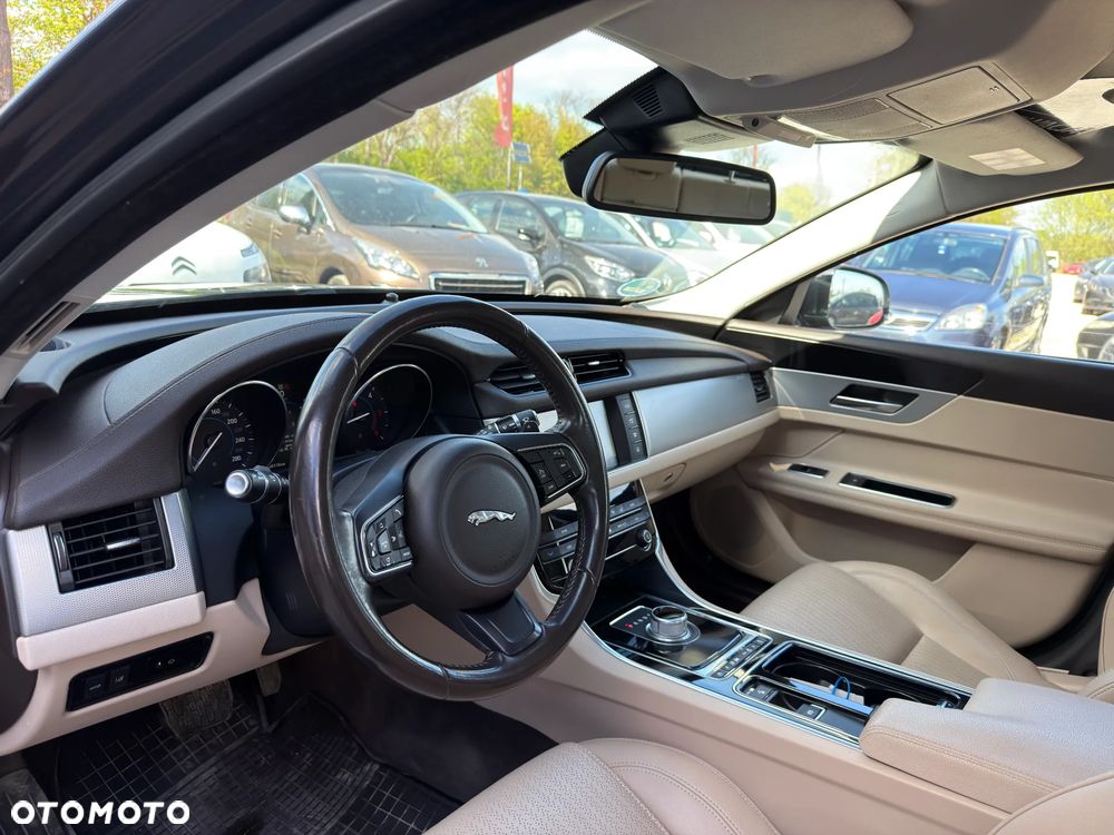 Jaguar XF E-Performance Prestige - 27