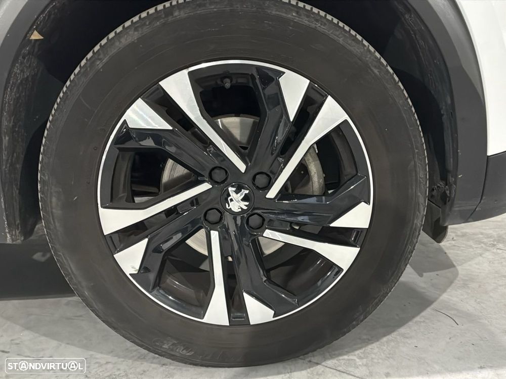 Peugeot 2008 1.2 PureTech Allure - 17