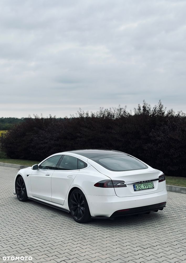Tesla Model S - 4
