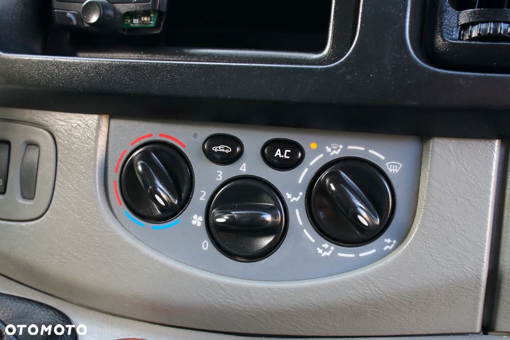 Opel VIVARO - 27