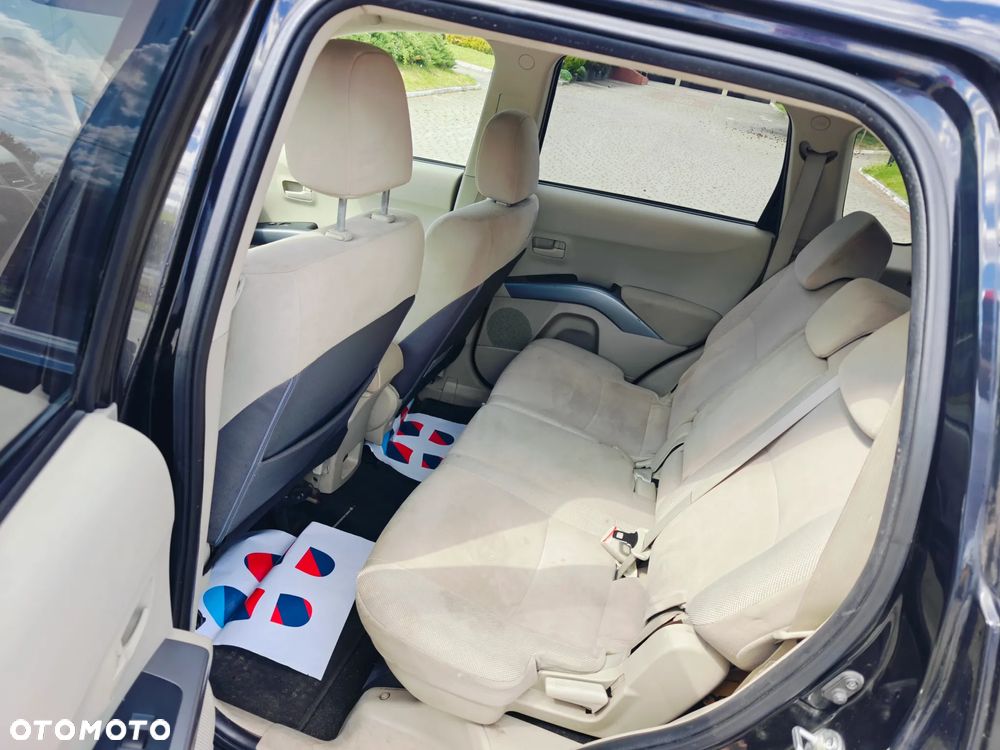 Mitsubishi Outlander 3.0 V6 XLS - 11