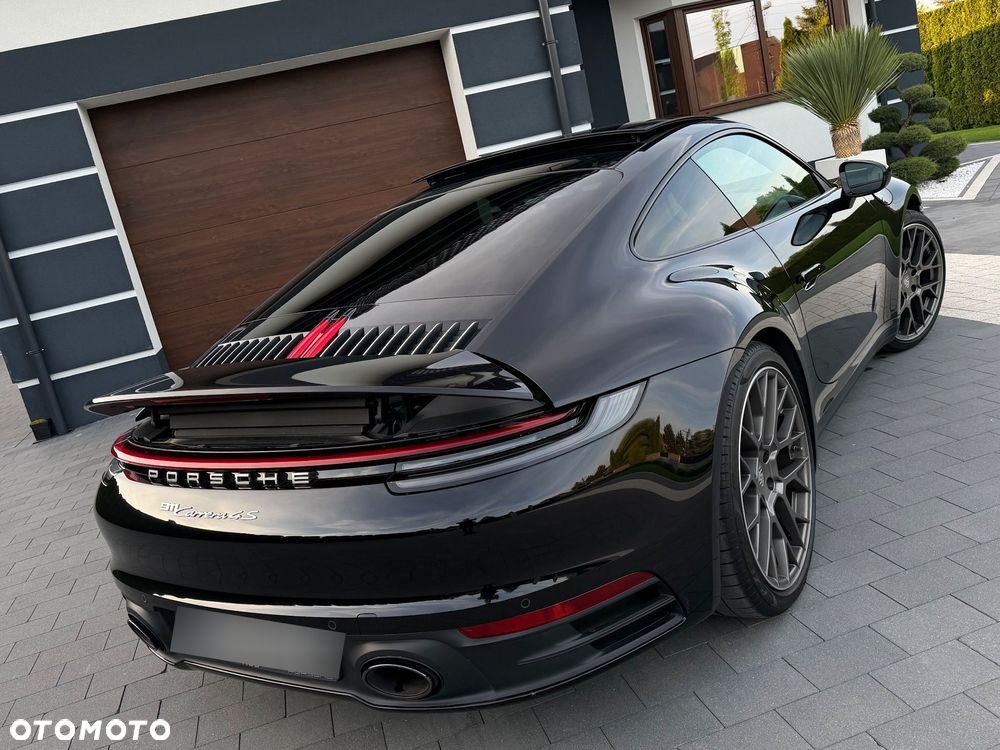 Porsche 911 Carrera 4S - 28