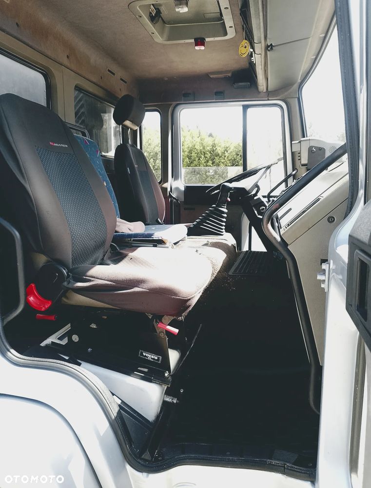 Volvo FL6 250 Koniowóz - 13