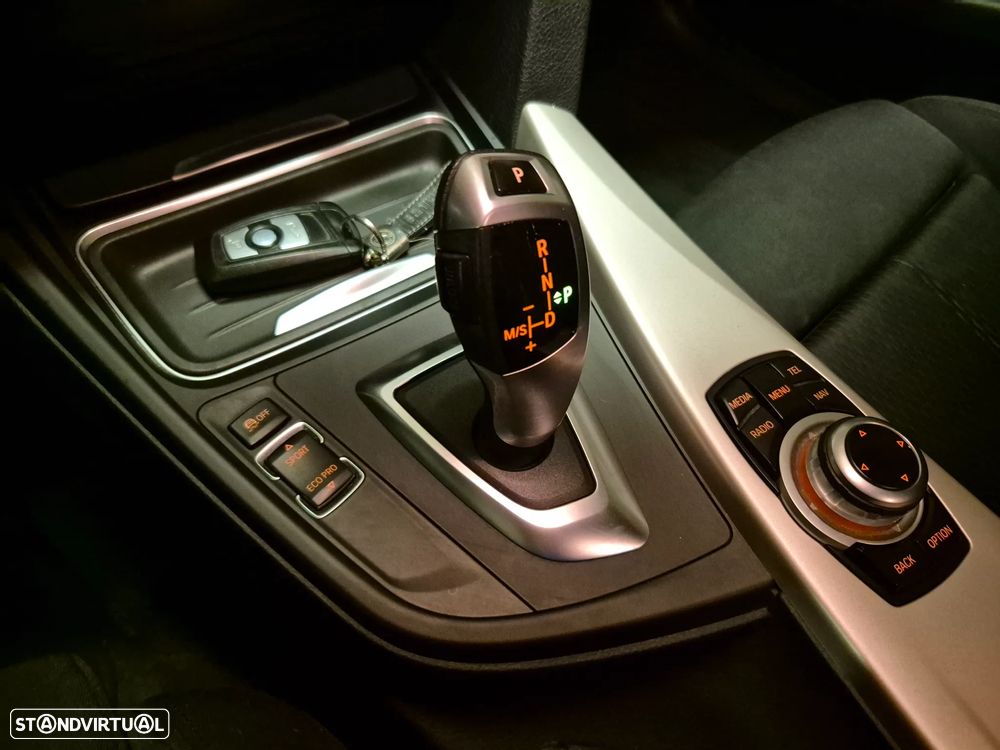 BMW 318 d Touring Auto Line Sport - 25