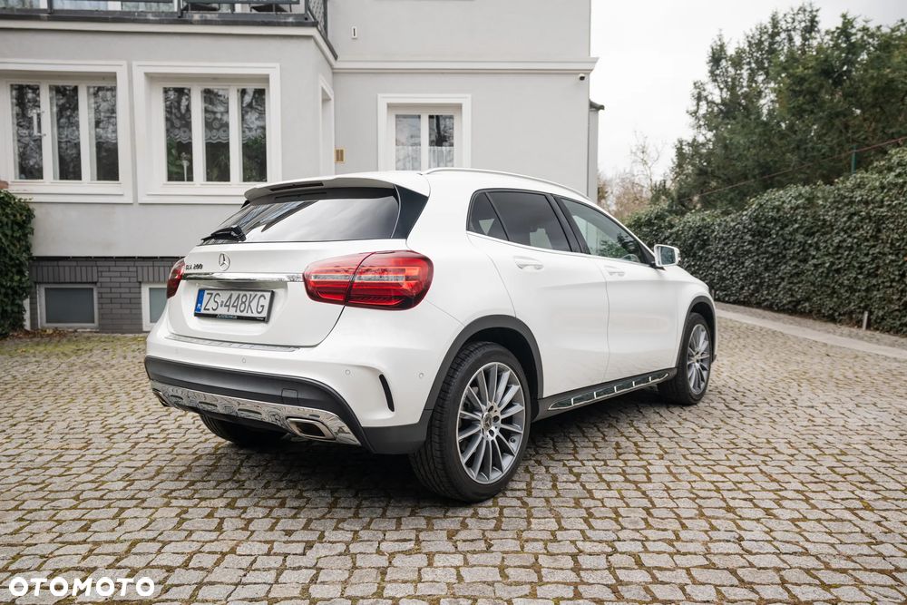 Mercedes-Benz GLA 200 7G-DCT AMG Line - 5