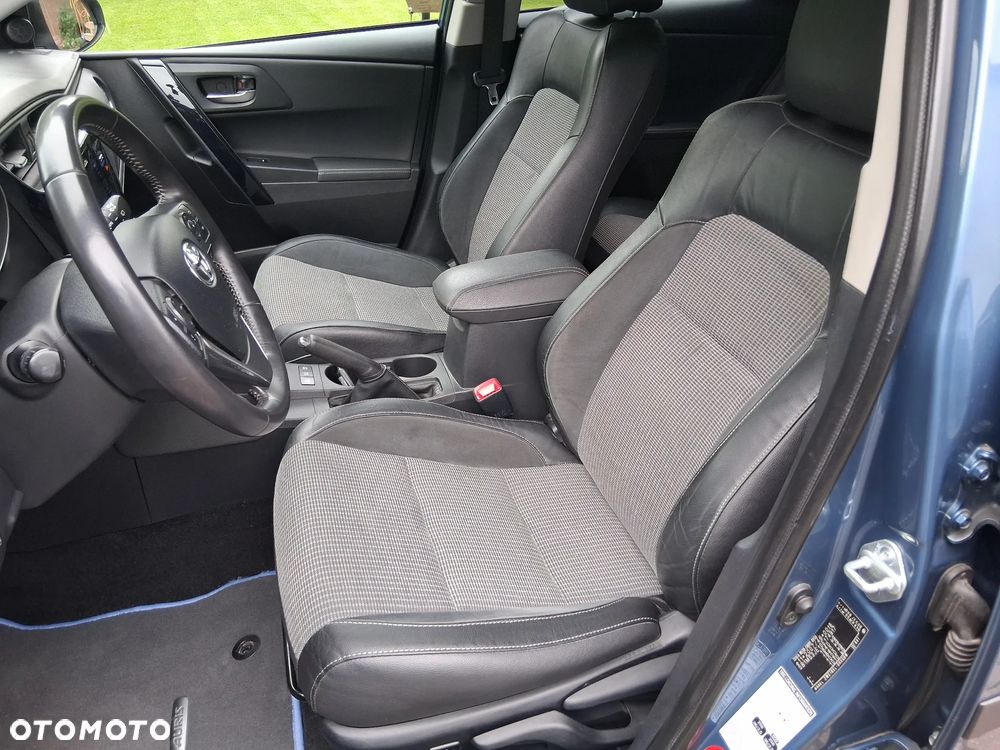 Toyota Auris 1.8 HSD Prestige NAVI - 19