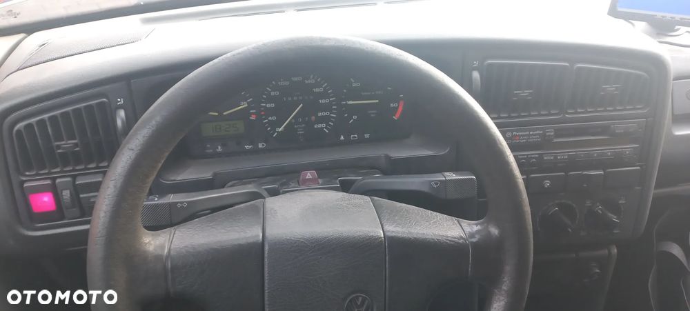 Volkswagen Passat 1.9 TD CL - 11