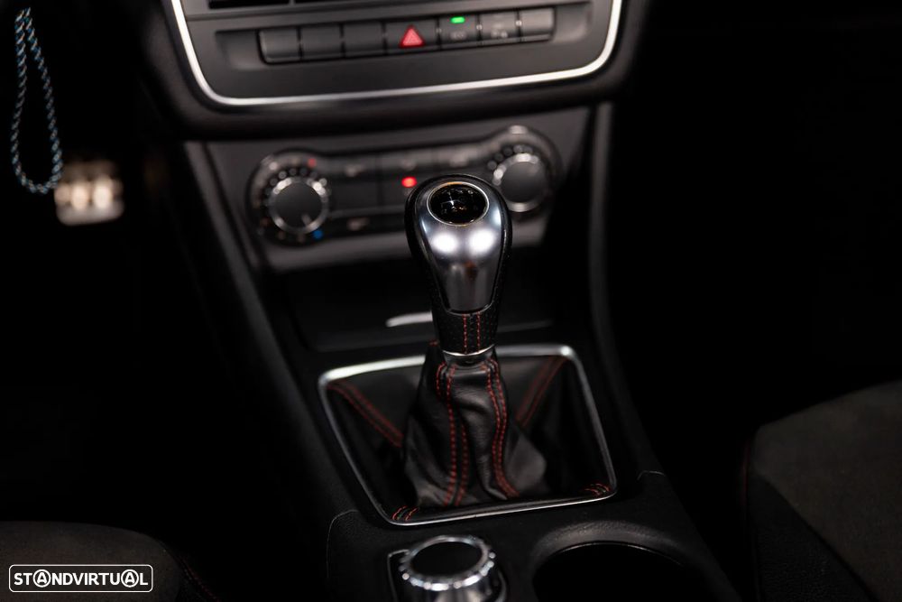 Mercedes-Benz CLA 200 - 12