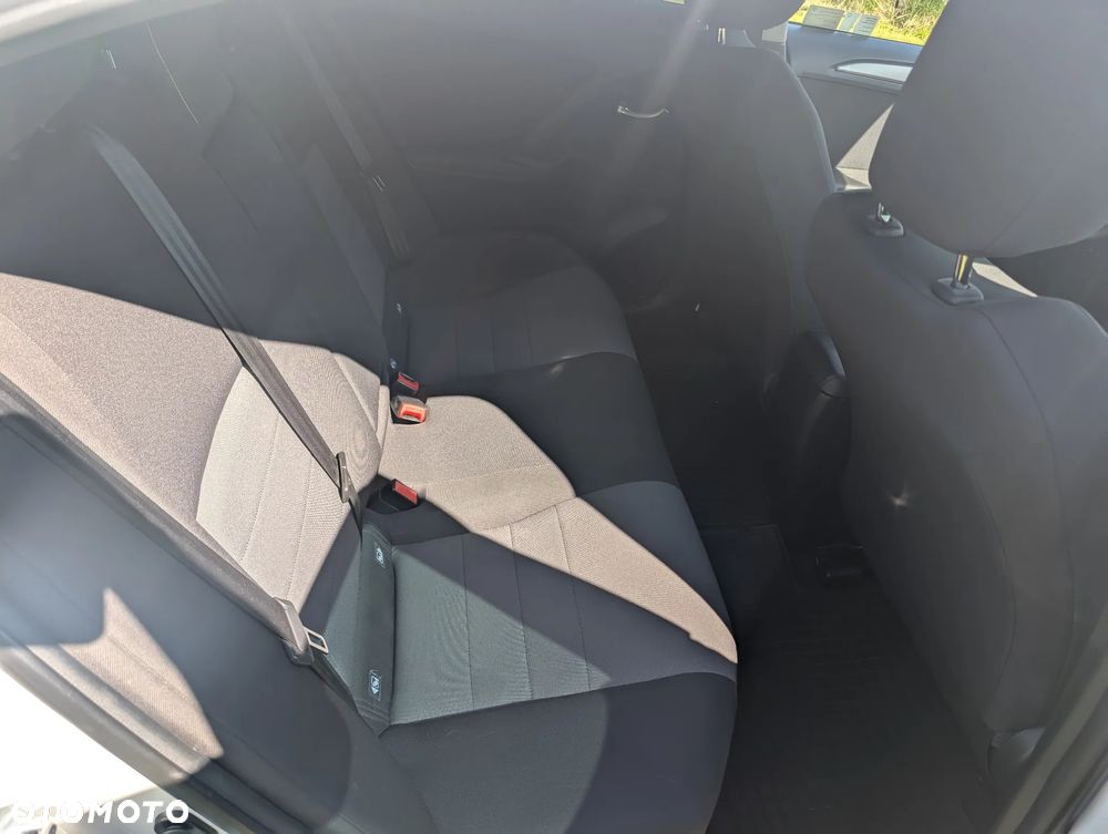 Toyota Avensis 1.8 Premium - 17