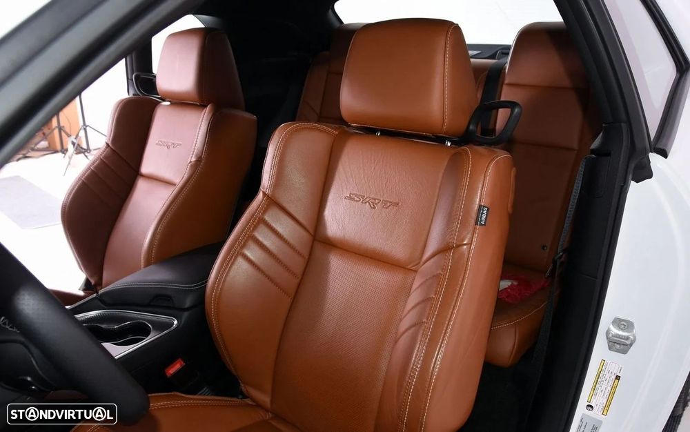 Dodge Challenger Auto SRT Hellcat - 3