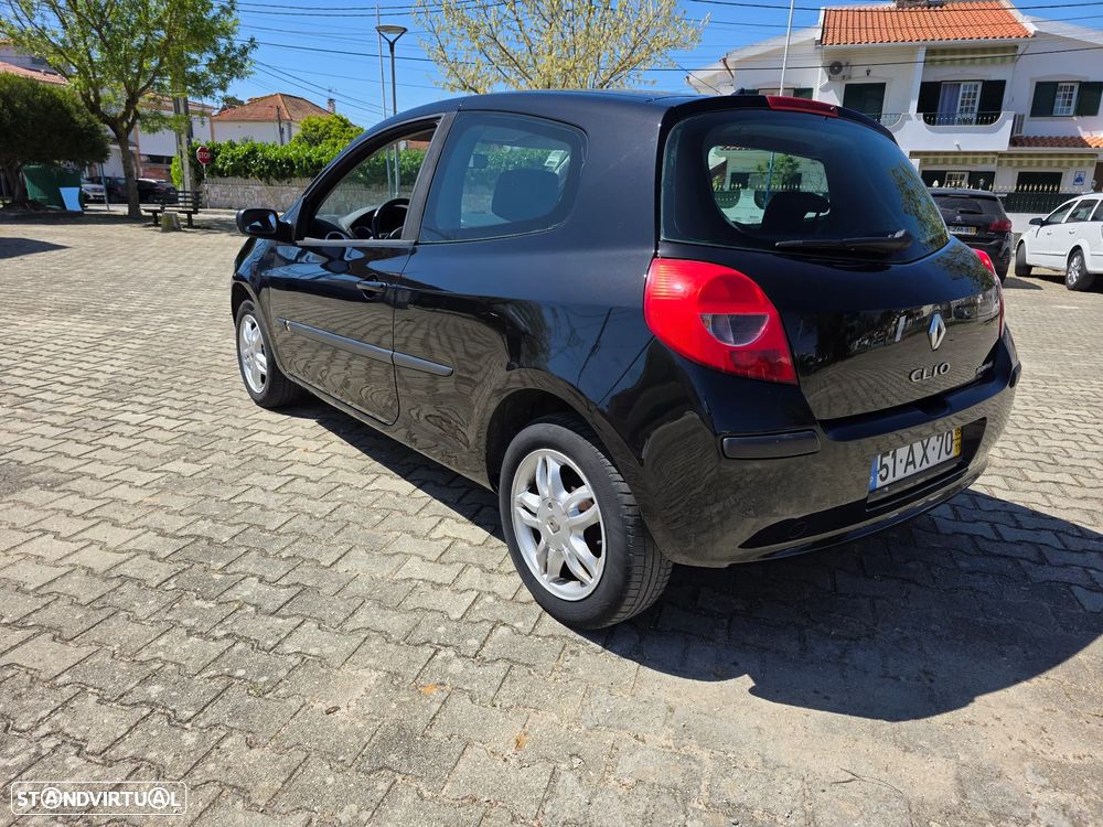 Renault Clio 1.2 16V Confort Dynamique - 2