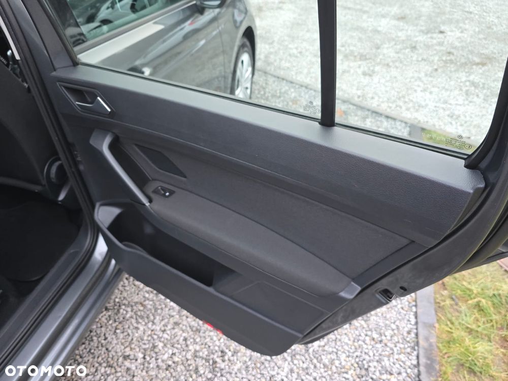 Volkswagen Touran - 27