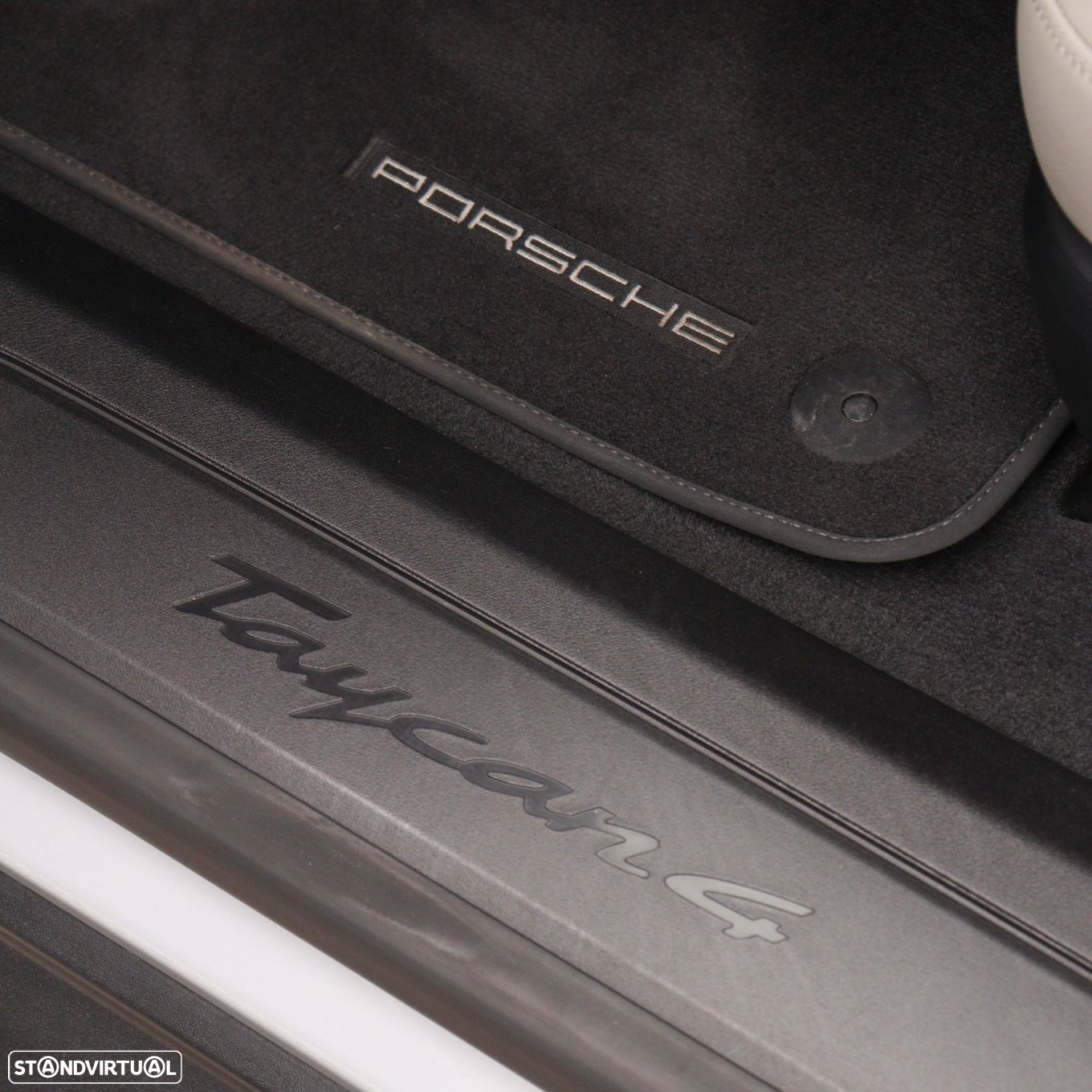 Porsche Taycan Cross Turismo 4 - 17