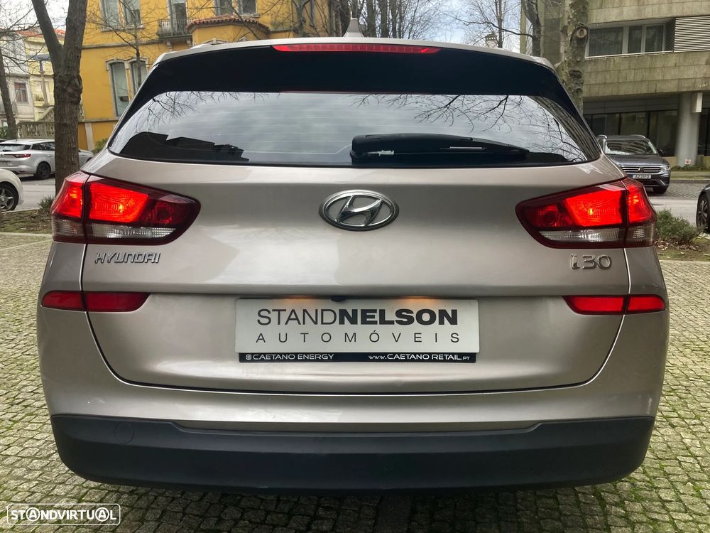 Hyundai i30 SW 1.6 CRDi Comfort+Navi - 5