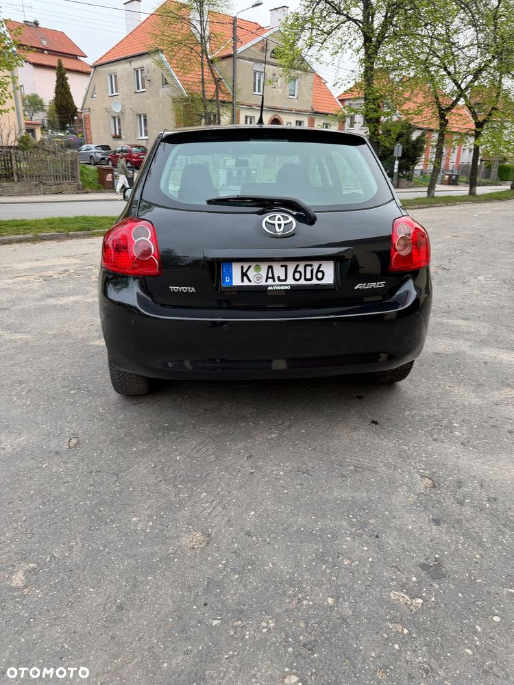 Toyota Auris 1.4 D-4D Premium - 4
