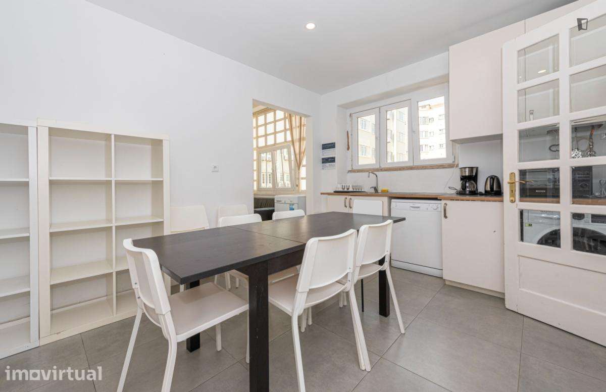 Quarto - localizado em Marquês de Pombal Lisbon - Grande imagem: 5/17