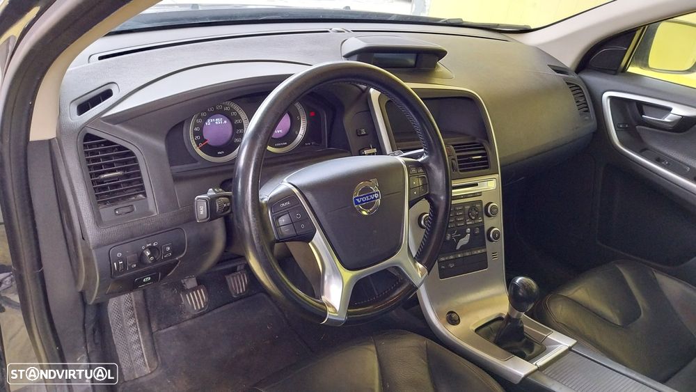 Volvo XC 60 D5 Momentum - 9