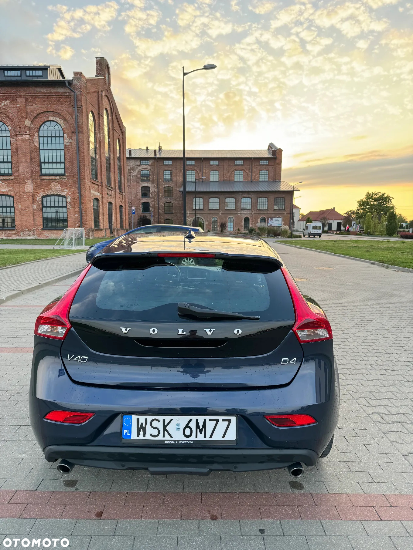 Volvo V40 D4 Momentum - 4