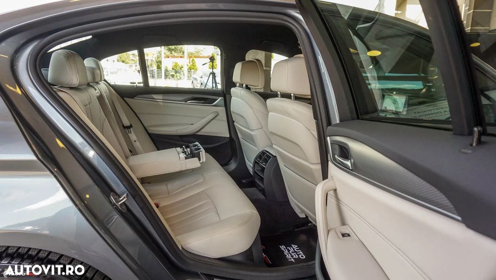 BMW Seria 5 530i xDrive AT - 32