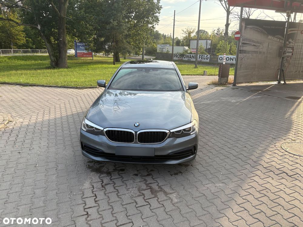 BMW Seria 5 530i GPF xDrive Sport Line sport - 4