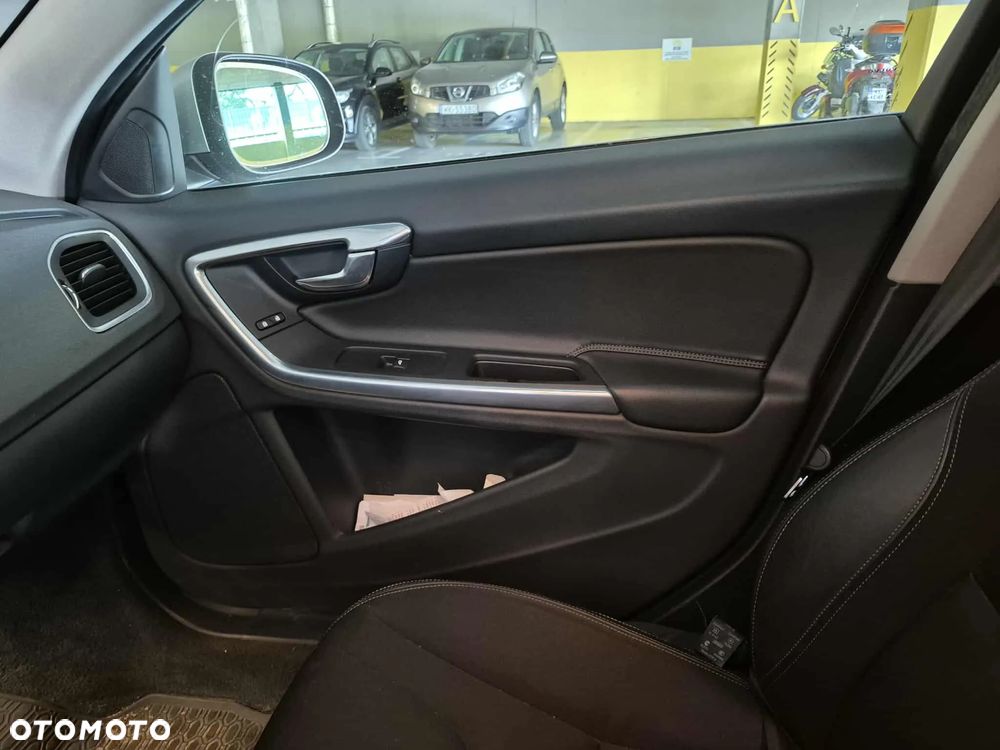 Volvo S60 T5 Drive-E Momentum - 11