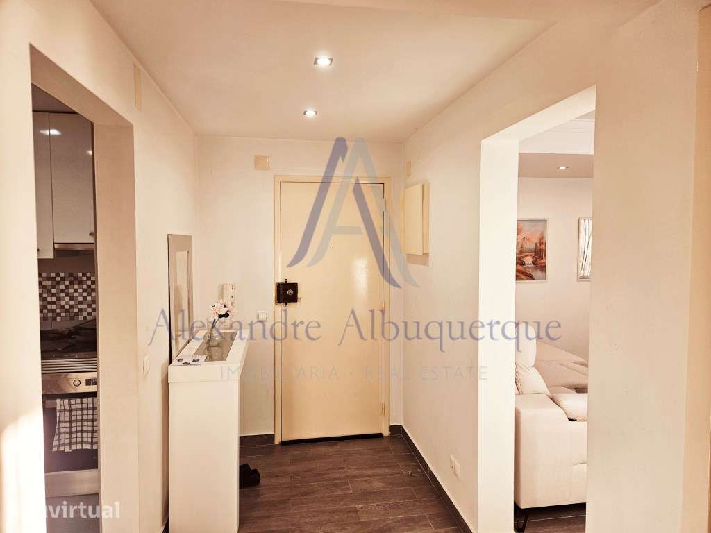 Exclusivo - Apartamento T2 Totalmente Remodelado - em Castelo Sesimbra - Grande imagem: 2/27