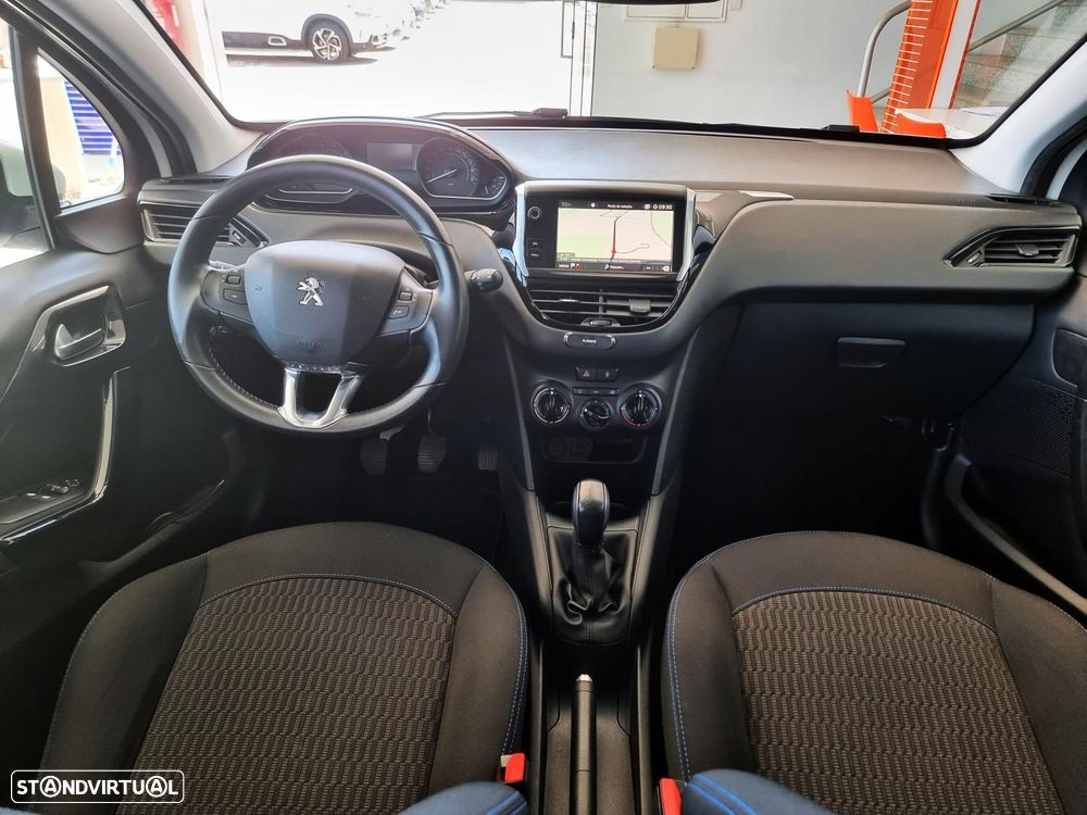 Peugeot 208 1.2 PureTech Signature - 36