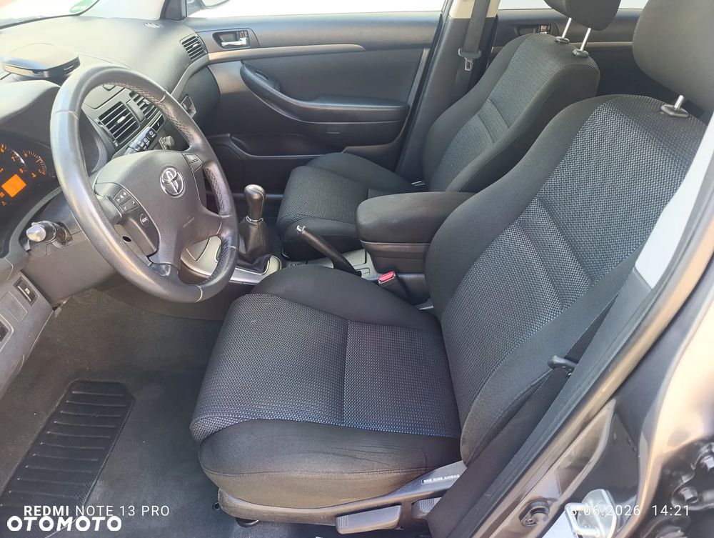 Toyota Avensis 1.8 VVT-i Combi - 10