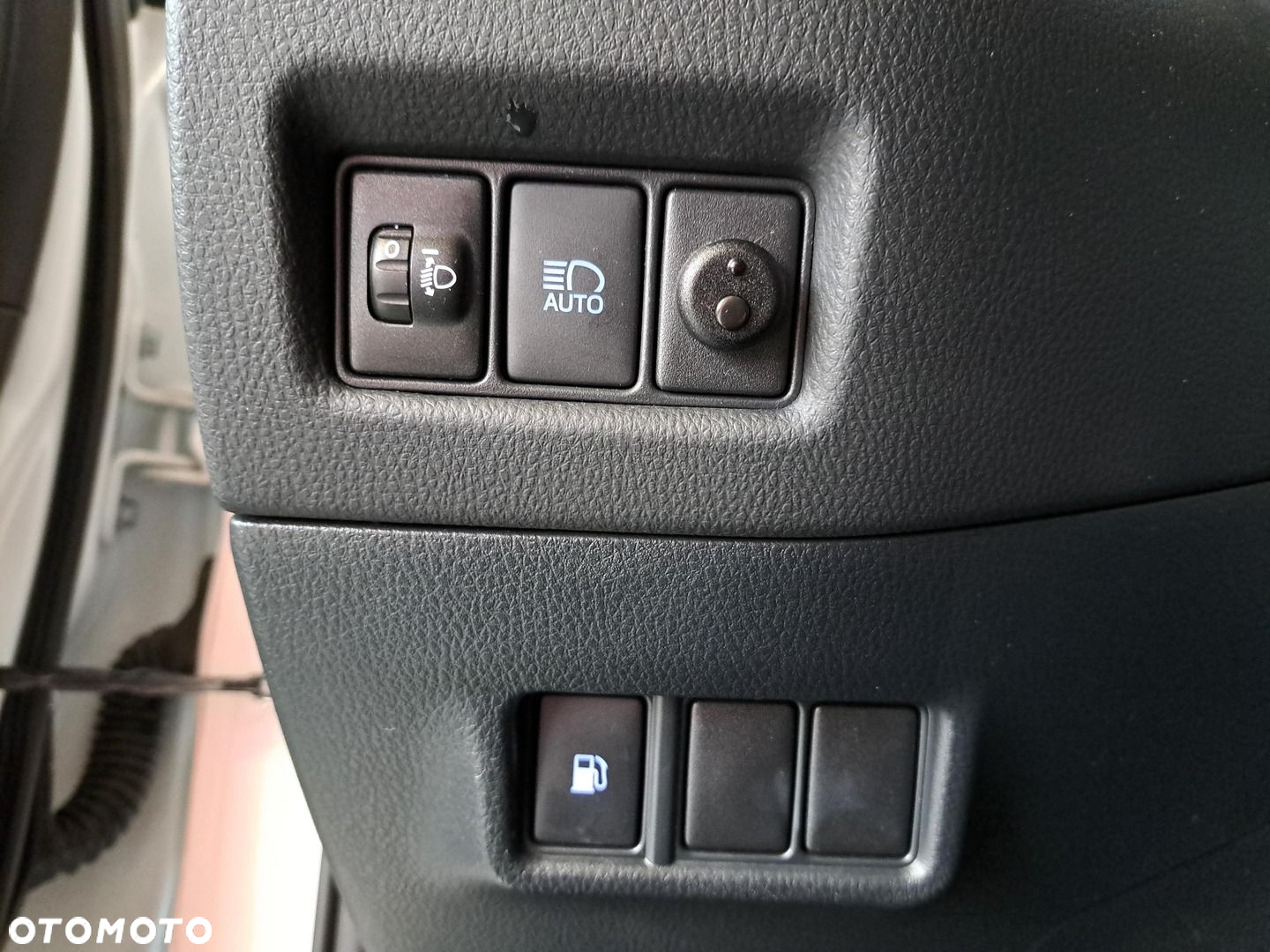 Toyota C-HR 1.8 Hybrid GPF Comfort - 32