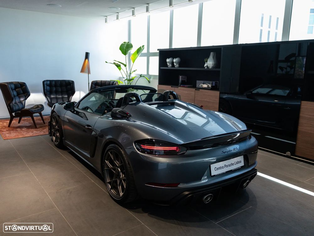 Porsche 718 Spyder - 8