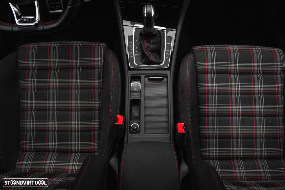 VW Golf 2.0 TSI GTI DSG Performance - 44