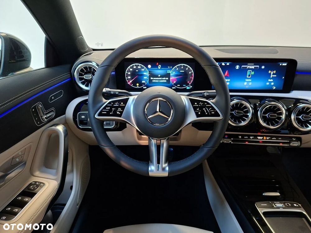 Mercedes-Benz CLA 200 Progressive 7G-DCT - 21
