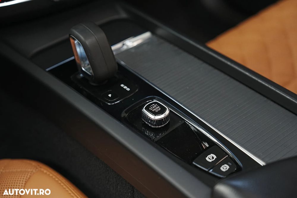 Volvo XC 60 Recharge T6 AWD AT Core - 25