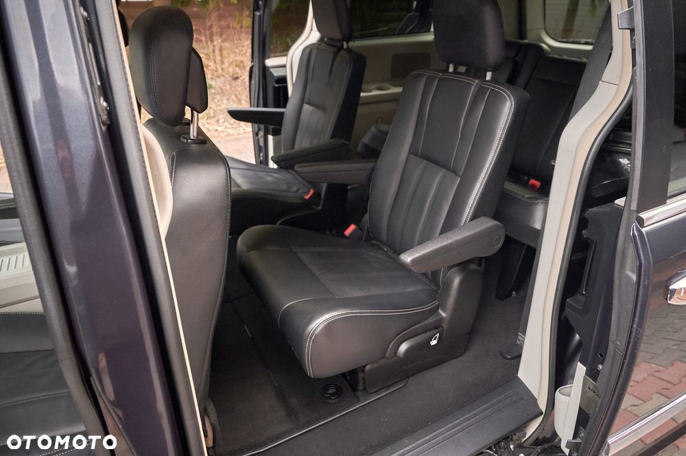 Chrysler Town & Country 3.6 Limited - 30