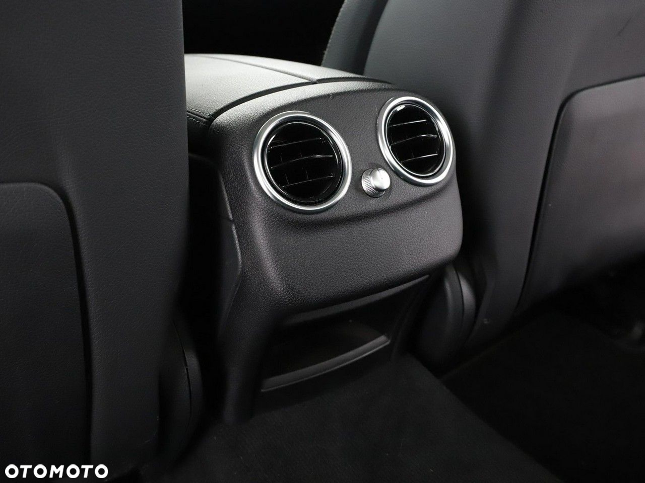 Mercedes-Benz Klasa C 180 T 7G-TRONIC Avantgarde - 37