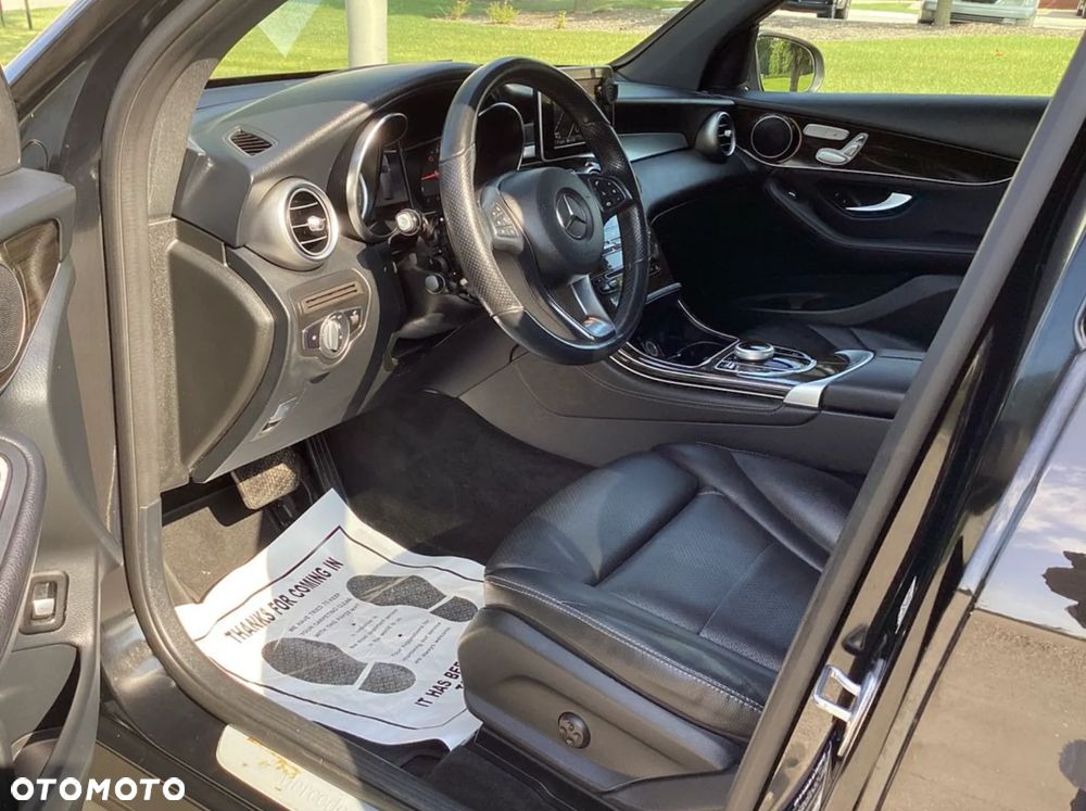 Mercedes-Benz GLC 300 4Matic 9G-TRONIC AMG Line - 9